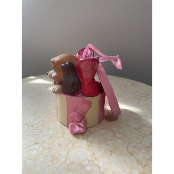 Disney Store Lady and the Tramp Gift Box Christmas Sketchbook Ornament - Picture 2 of 6